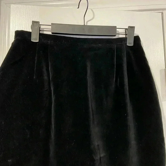 VTG Gianni Sport Black Velvet Midi Pencil Skirt Zip Lined Back Slit Size 10 - Picture 5 of 11